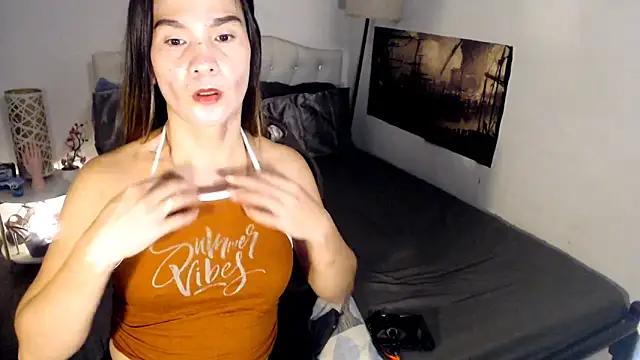 NinaDOM4CUM webcam