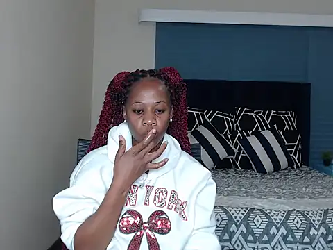 QUEENMANDYY webcam