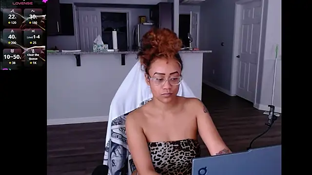 RylReese live cam on StripChat