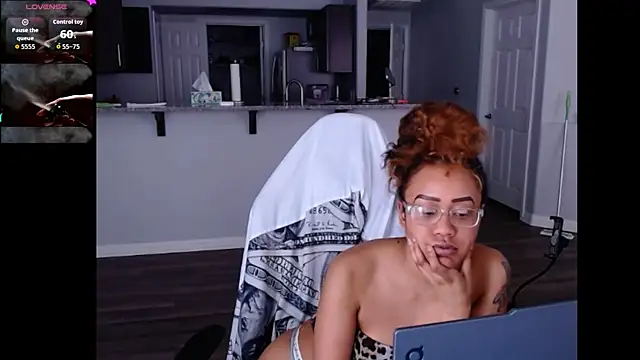 RylReese live cam on StripChat