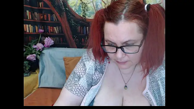 PlayfullMature webcam