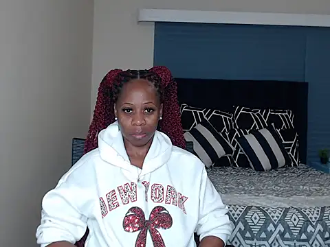 QUEENMANDYY webcam