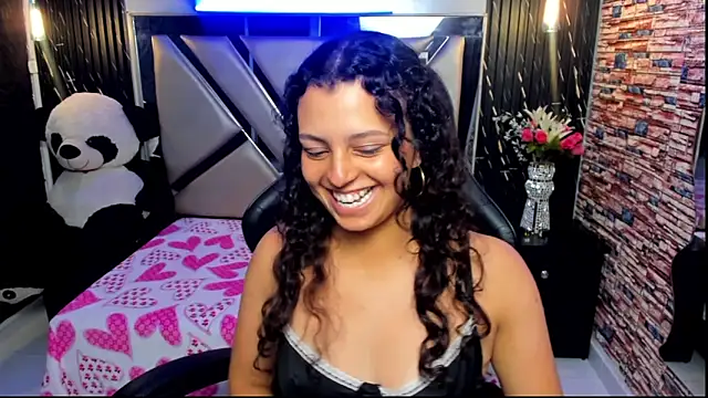 Tiffany_Ruubi webcam