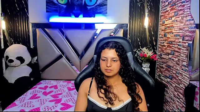 Tiffany_Ruubi webcam