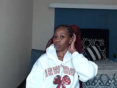 QUEENMANDYY webcam