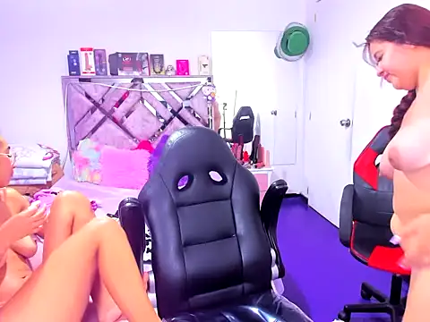 naomi_johnson live cam on StripChat