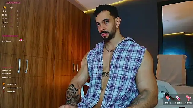 massimo_visconti live cam on StripChat