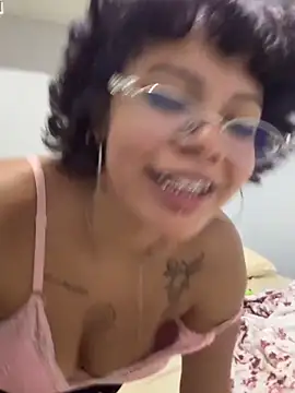 badm4h live cam on StripChat