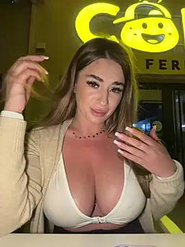IsabellaEtthan Live Webcam on Stripchat