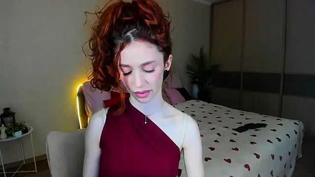 ChristinaConteeree live cam on StripChat