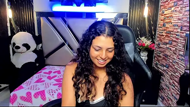 Tiffany_Ruubi webcam
