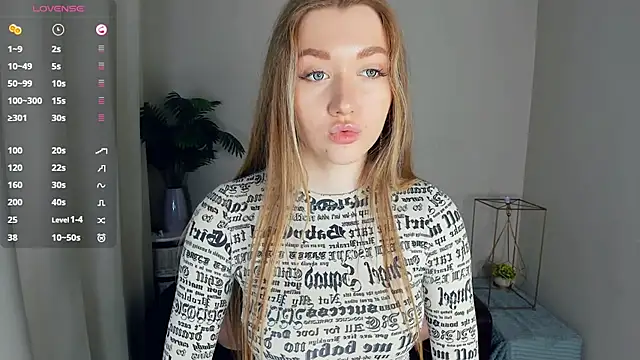 ThanhBuerger live cam on StripChat