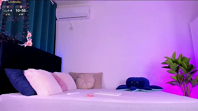 MissMichellee webcam