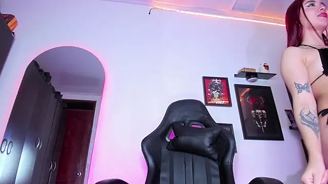 Red_DollX webcam