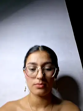 Ary-18 live cam on StripChat
