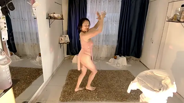 Lola_137 webcam