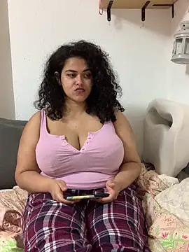 Curvydesifromgermany webcam