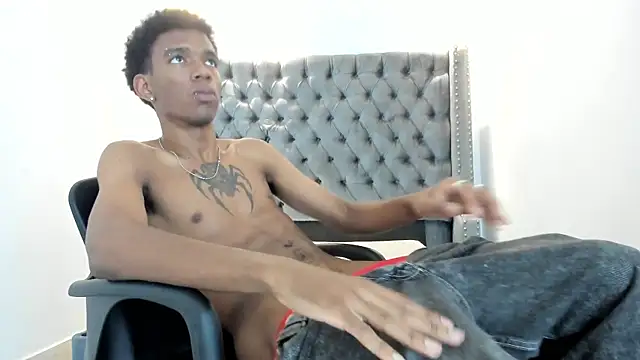 nero_reyd live cam on StripChat