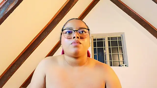 alanaa_gomezz webcam