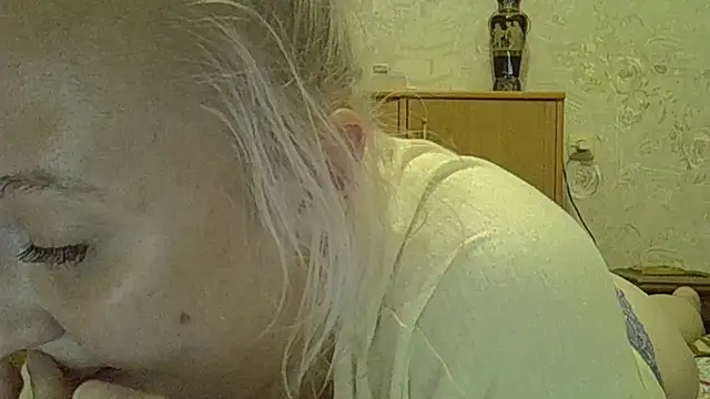 CurvyWild_Lady30 webcam