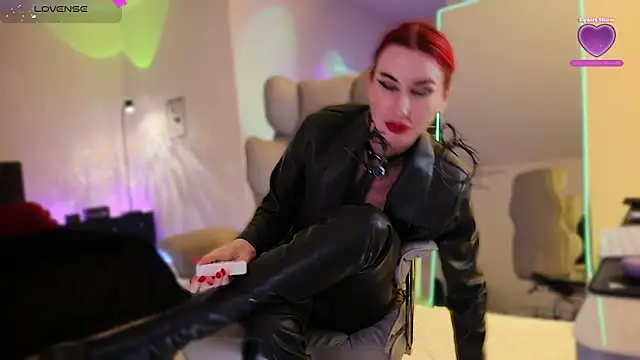 Lady_RedAlexa_RA webcam