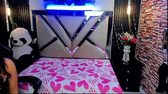 Tiffany_Ruubi webcam