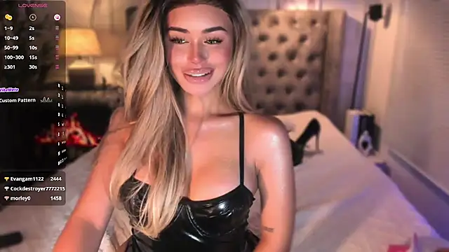 ParisianDoll webcam