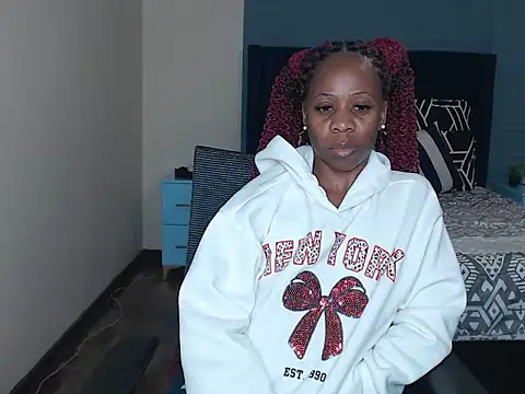 QUEENMANDYY webcam
