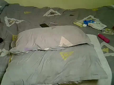 Pearl_petite webcam