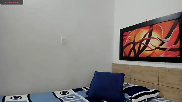 Lauralove_69 webcam