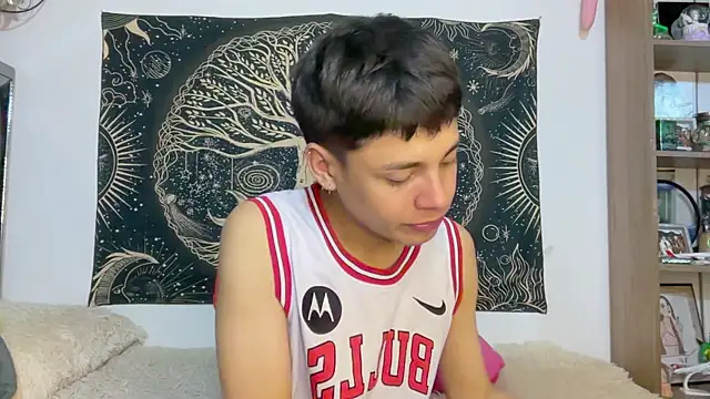 andy_belier23 (M twink) - lovense in my ass
