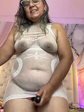Lucy_Milf_474 webcam