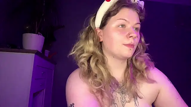 YoungAlina webcam