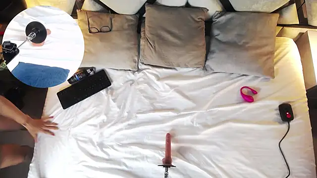 IsabellaCooper_ webcam