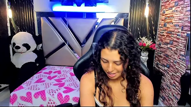 Tiffany_Ruubi webcam