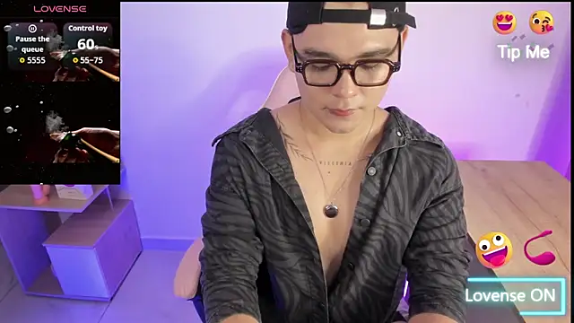 NoahVance live cam on StripChat