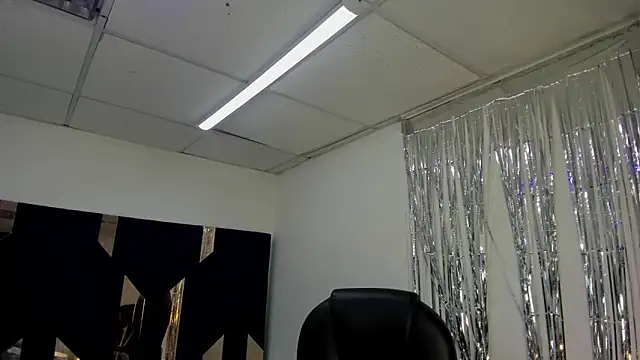 Aisha_hotts777 live cam on StripChat