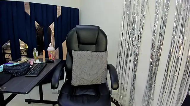 Aisha_hotts777 webcam