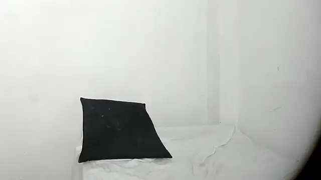 Crazy_Cat1995 webcam
