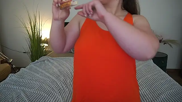 MikaFoxy webcam