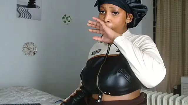 ConnieSmall24 webcam