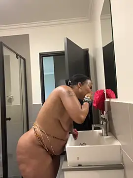 CurvyDesire1 webcam