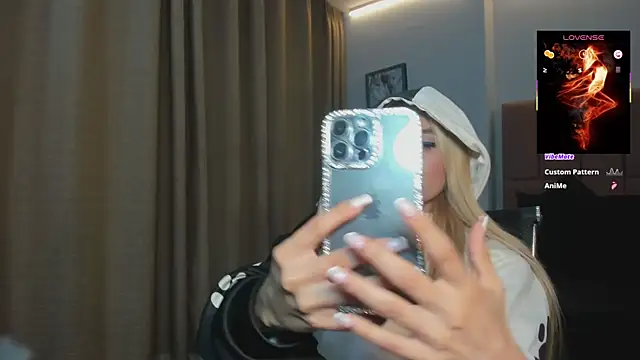 miacarperrlux webcam