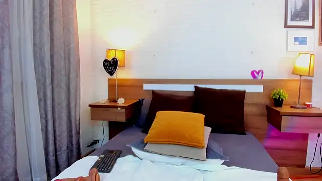 JenniferAuriston webcam