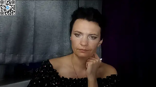 HotMamaQueen234 webcam