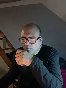 Guapo007sexy live cam on StripChat