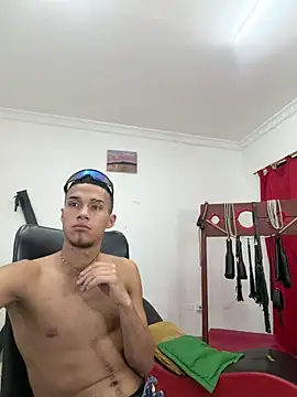 friends_lust_latin webcam