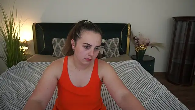MikaFoxy webcam