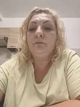 clarabbw47 live cam on StripChat