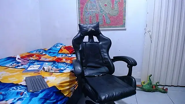 hersheybanks23 live cam on StripChat